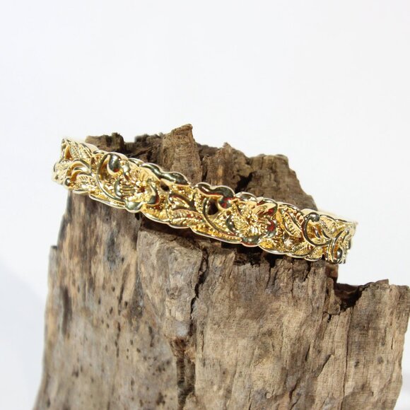 Gold Plated Hawaiian Plumeria and Cut-In Scroll Design Bracelet - Picture 8 of 8